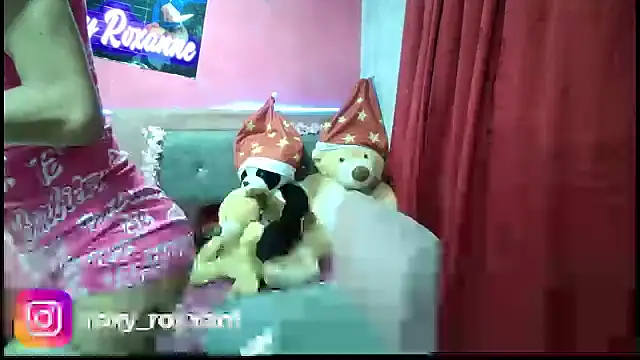 Snapshot of roxy_roxxan chatting on 15, 12, 2024 roxy roxxan online show from 15, 12, 2024
