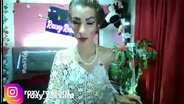 Snapshot of roxy_roxxan chatting on 30, 12, 2024 roxy roxxan online show from 30, 12, 2024