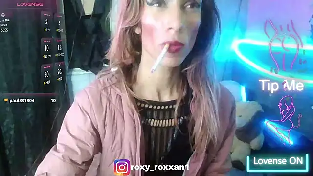 Snapshot of roxy_roxxan chatting on 20, 3, 2025 roxy roxxan online show from 20, 3, 2025