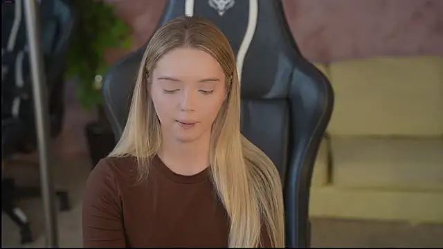 Snapshot of Cassy-Celestial_ chatting on 4, 11, 2025 Cassy-Celestial online show from 4, 11, 2025