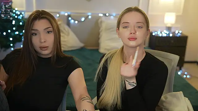 Snapshot of Cassy-Celestial_ chatting on 19, 12, 2025 Cassy-Celestial online show from 19, 12, 2025