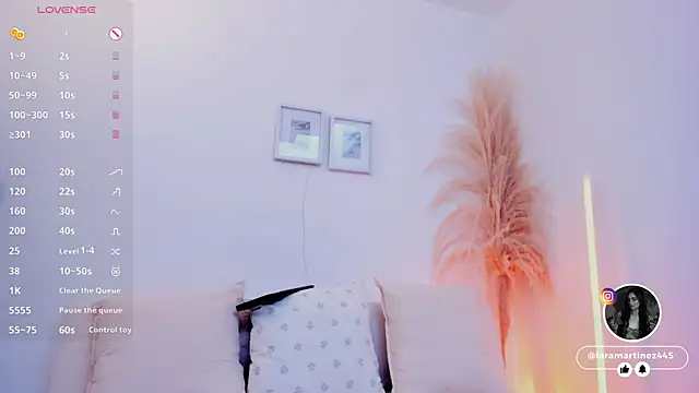 Snapshot of iara_martinez chatting on 7, 1, 2026 iara martinez online show from 7, 1, 2026