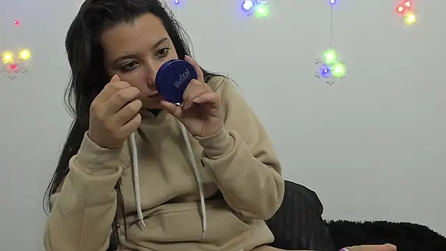Snapshot of cami-01 chatting on 22, 12, 2024 cami-01 online show from 22, 12, 2024