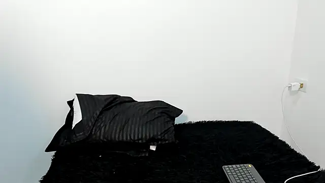 Snapshot of cami-01 chatting on 27, 9, 2025 cami-01 online show from 27, 9, 2025