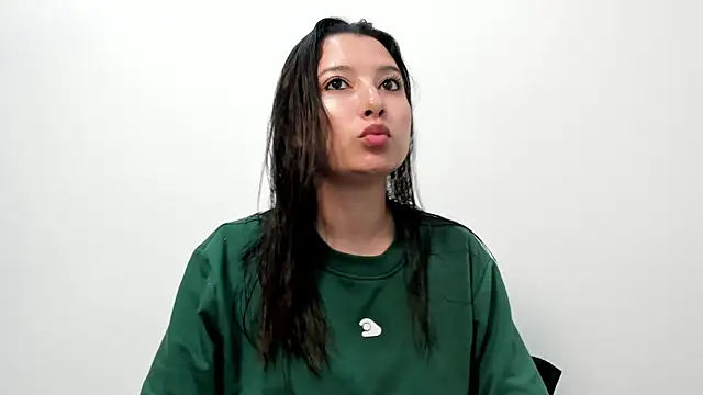 Snapshot of cami-01 chatting on 29, 9, 2025 cami-01 online show from 29, 9, 2025