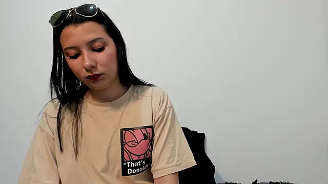 Snapshot of cami-01 chatting on 13, 10, 2025 cami-01 online show from 13, 10, 2025