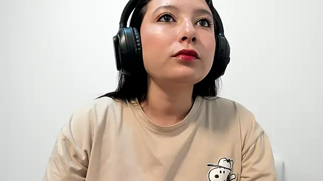 Snapshot of cami-01 chatting on 20, 10, 2025 cami-01 online show from 20, 10, 2025