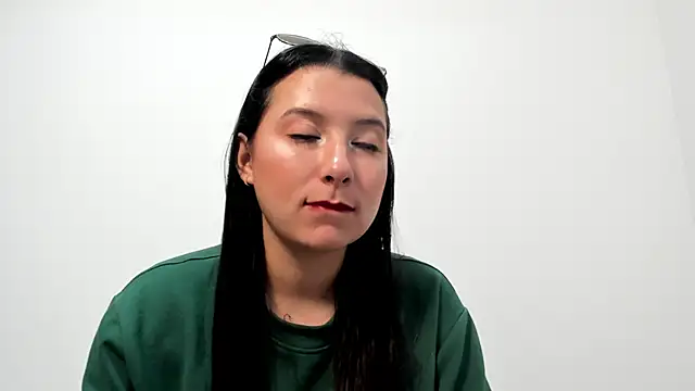 Snapshot of cami-01 chatting on 26, 10, 2025 cami-01 online show from 26, 10, 2025