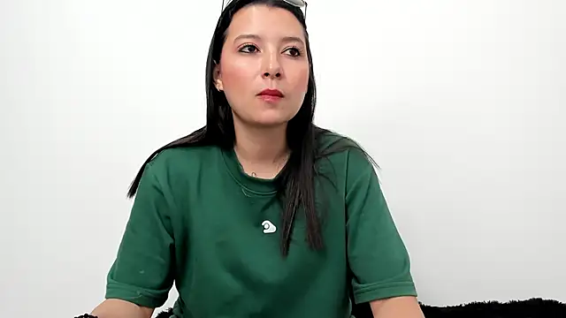 Snapshot of cami-01 chatting on 30, 10, 2025 cami-01 online show from 30, 10, 2025