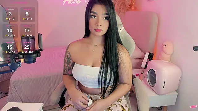 Snapshot of AllegraFiore chatting on 1, 10, 2025 AllegraFiore online show from 1, 10, 2025