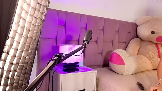 SophiaKarson online show from 15, 6, 2026