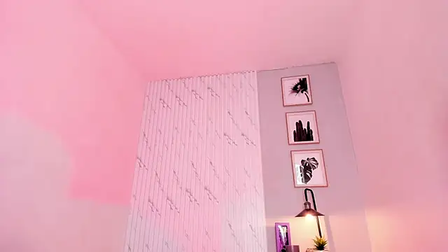 Snapshot of megan-wells chatting on 24, 12, 2024 megan-wells online show from 24, 12, 2024