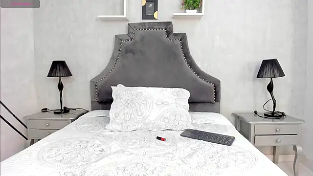 Snapshot of LaurenSnow chatting on 2, 11, 2025 LaurenSnow online show from 2, 11, 2025