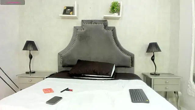 Snapshot of LaurenSnow chatting on 13, 1, 2026 LaurenSnow online show from 13, 1, 2026