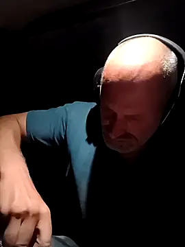 Snapshot of FloppyPickle4u chatting on 23, 3, 2026 FloppyPickle4u online show from 23, 3, 2026