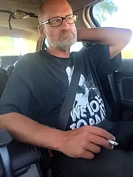 Snapshot of FloppyPickle4u chatting on 8, 4, 2026 FloppyPickle4u online show from 8, 4, 2026