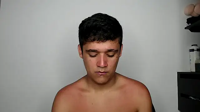 Snapshot of kaiine190 chatting on 7, 4, 2026 kaiine190 online show from 7, 4, 2026