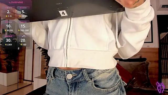 LunaRuso online show from 3, 10, 2025