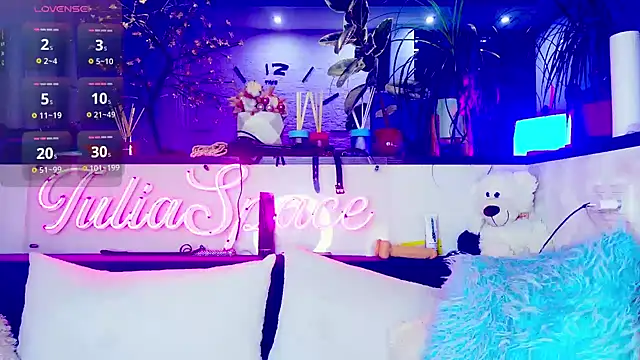 Snapshot of _JuliaSpace_ chatting on 30, 9, 2025 JuliaSpace online show from 30, 9, 2025