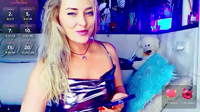 Snapshot of _JuliaSpace_ chatting on 22, 10, 2025 JuliaSpace online show from 22, 10, 2025