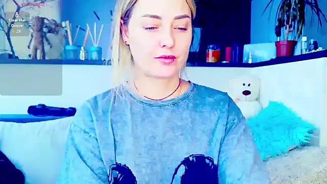 Snapshot of _JuliaSpace_ chatting on 8, 2, 2026 JuliaSpace online show from 8, 2, 2026