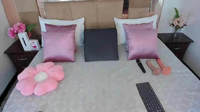 Snapshot of LizBrook chatting on 14, 3, 2026 LizBrook online show from 14, 3, 2026