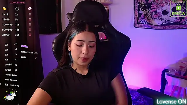 Snapshot of sweetcoralinee chatting on 15, 10, 2025 sweetcoralinee online show from 15, 10, 2025