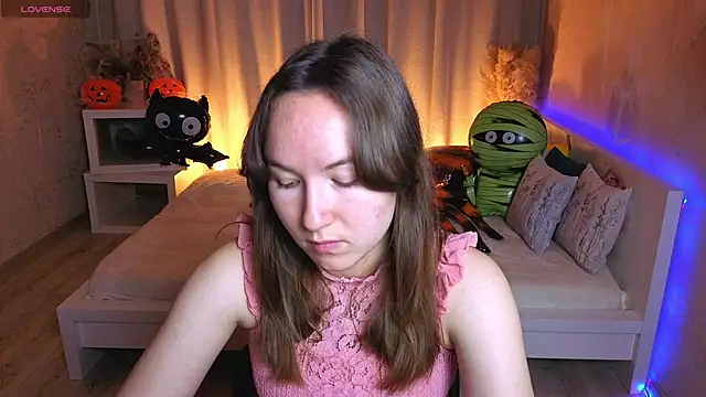 Snapshot of Little_doll_meow chatting on 24, 10, 2025 Little doll meow online show from 24, 10, 2025