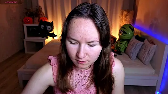 Snapshot of Little_doll_meow chatting on 4, 11, 2025 Little doll meow online show from 4, 11, 2025