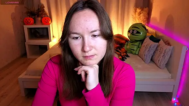 Snapshot of Little_doll_meow chatting on 5, 11, 2025 Little doll meow online show from 5, 11, 2025