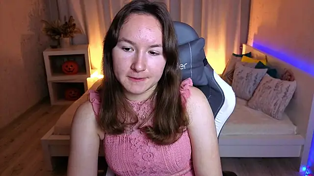 Snapshot of Little_doll_meow chatting on 7, 11, 2025 Little doll meow online show from 7, 11, 2025