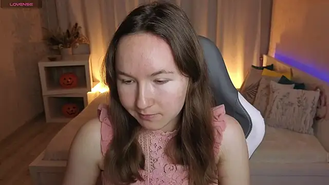 Snapshot of Little_doll_meow chatting on 12, 11, 2025 Little doll meow online show from 12, 11, 2025