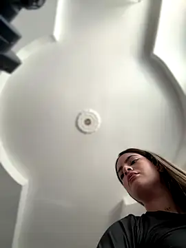 Snapshot of emiss_ chatting on 25, 9, 2025 emiss  online show from 25, 9, 2025