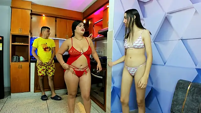 Snapshot of royalgirls_x chatting on 22, 1, 2025 royalgirls x online show from 22, 1, 2025