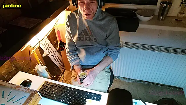 Snapshot of BongChannel chatting on 4, 1, 2025 BongChannel online show from 4, 1, 2025