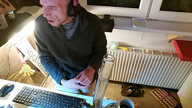 Snapshot of BongChannel chatting on 13, 1, 2025 BongChannel online show from 13, 1, 2025