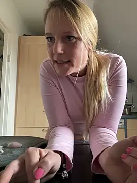 Snapshot of MoniqueLaFee chatting on 29, 1, 2025 MoniqueLaFee online show from 29, 1, 2025