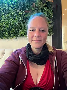 Snapshot of MoniqueLaFee chatting on 27, 9, 2025 MoniqueLaFee online show from 27, 9, 2025