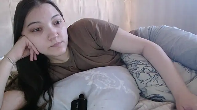 Snapshot of AlisaDevis chatting on 5, 4, 2026 AlisaDevis online show from 5, 4, 2026