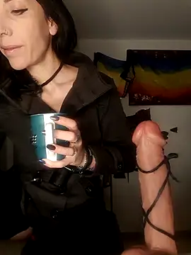 Snapshot of freyamoret chatting on 6, 11, 2025 freyamoret online show from 6, 11, 2025