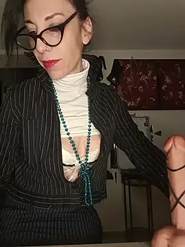 Snapshot of freyamoret chatting on 7, 5, 2026 freyamoret online show from 7, 5, 2026
