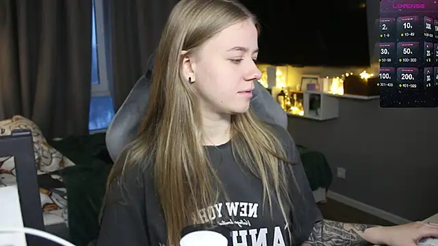Snapshot of candy_maggie chatting on 19, 12, 2024 candy maggie online show from 19, 12, 2024