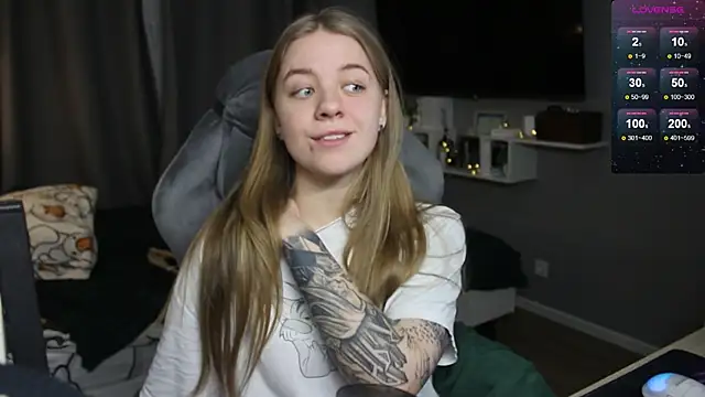 Snapshot of candy_maggie chatting on 7, 1, 2025 candy maggie online show from 7, 1, 2025