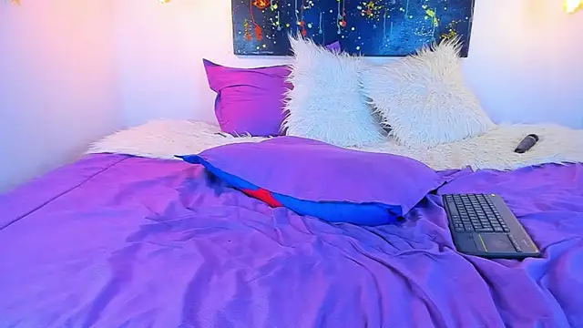 Snapshot of cloe_bridgee chatting on 4, 1, 2025 cloe bridgee online show from 4, 1, 2025