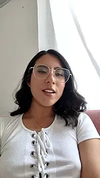 Snapshot of DaraBeckett chatting on 3, 5, 2026 DaraBeckett online show from 3, 5, 2026