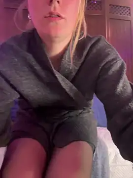 selenaluvv online show from 25, 3, 2026