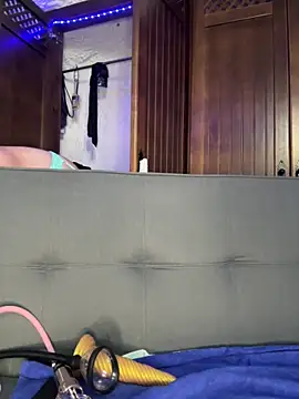 Snapshot of selenaluvv chatting on 10, 6, 2026 selenaluvv online show from 10, 6, 2026