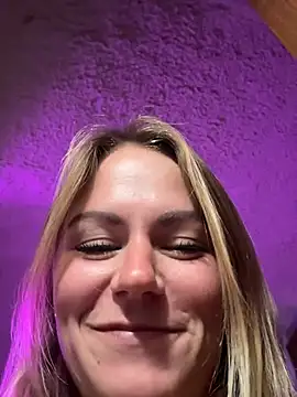 Snapshot of selenaluvv chatting on 30, 7, 2026 selenaluvv online show from 30, 7, 2026