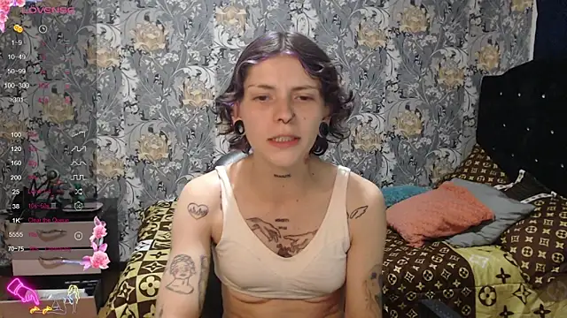 Snapshot of pretty_cristal69 chatting on 25, 4, 2026 pretty cristal69 online show from 25, 4, 2026