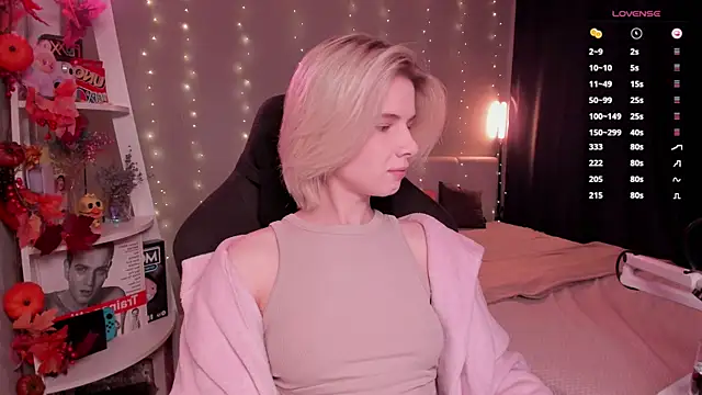 Snapshot of enigma_mia chatting on 11, 10, 2025 enigma mia online show from 11, 10, 2025